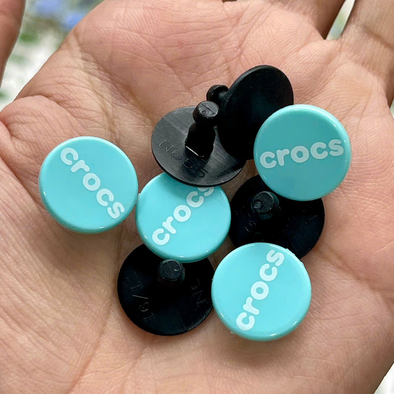 Chốt đóng quai dép crocs, cặp nút đóng quai dép cross có logo hãng - 6