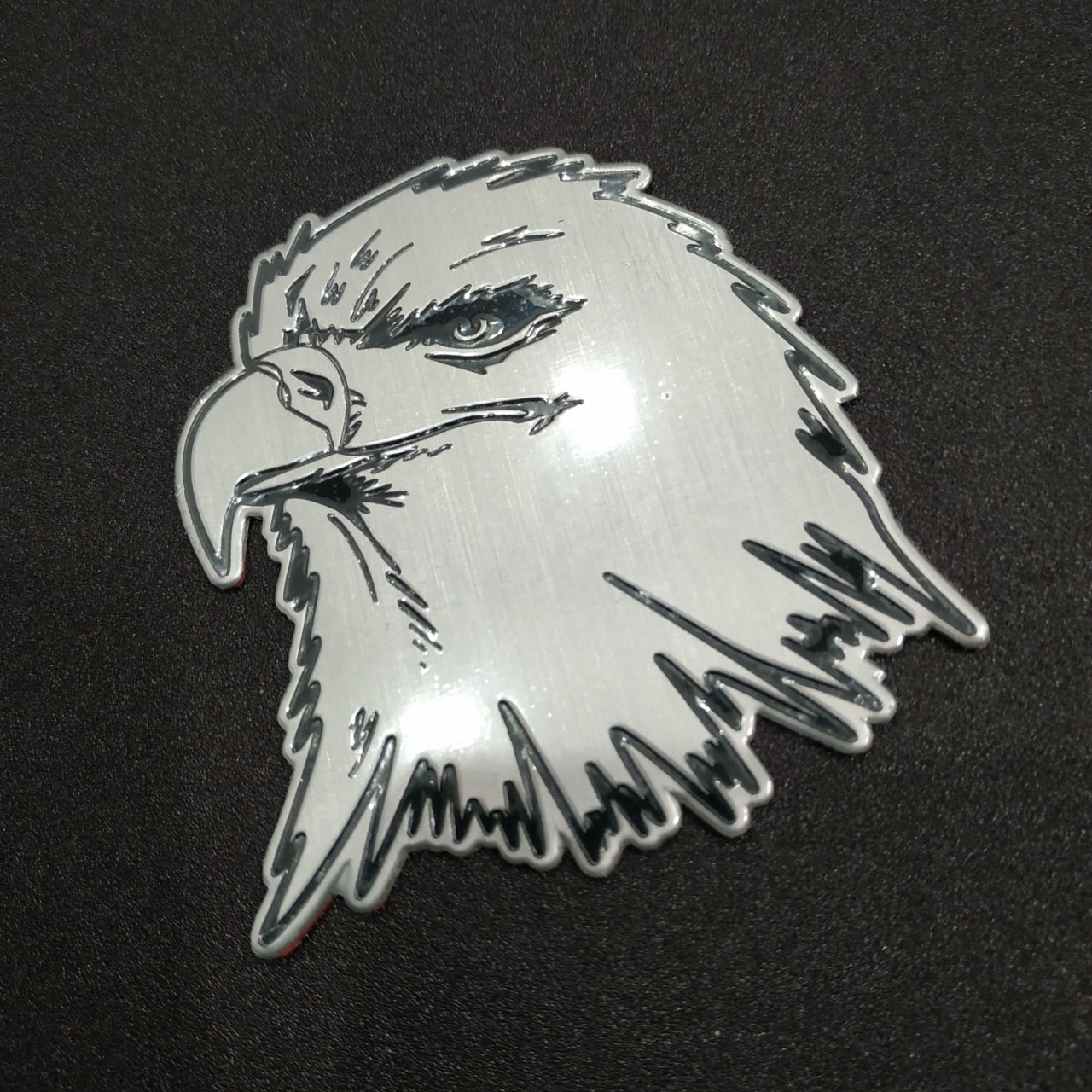 Tem nhôm dán xe đầu đại bàng 8x7.5 cm cực chất