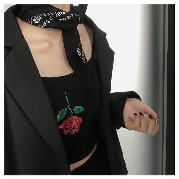 Áo croptop thêu hoa hồng sexy