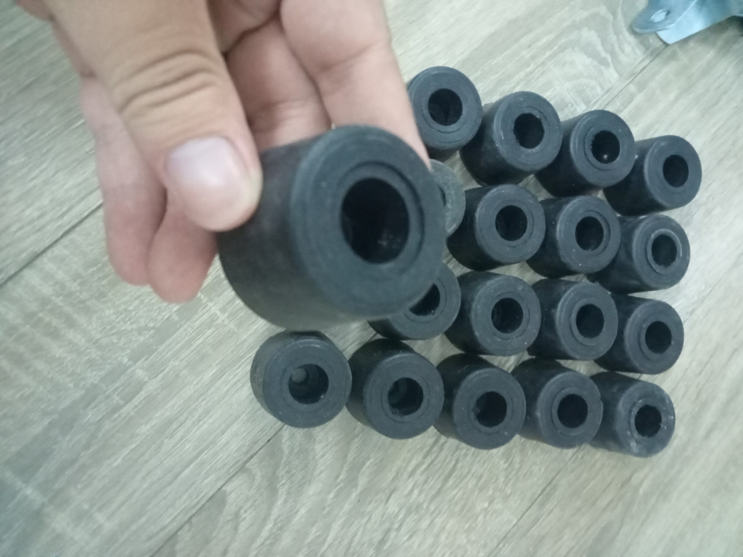 Cao su giảm chấn thùng xe