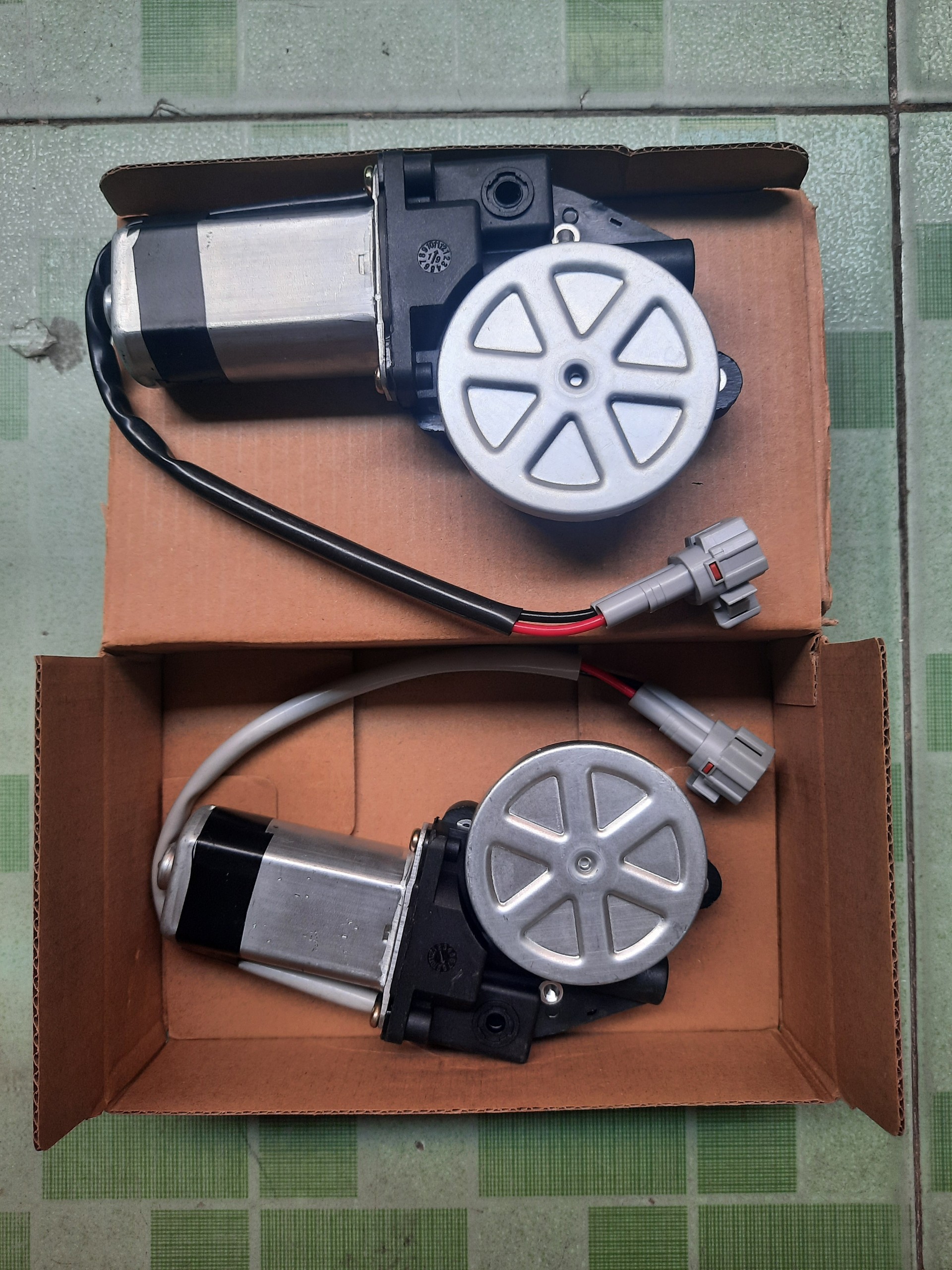 Motor lên xuống kính xe tải hino 500