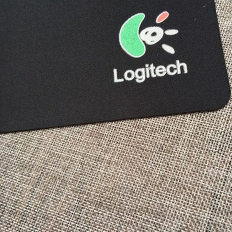 Miếng lót chuột gaming Logitech dành cho các game thủ kích thước 20x24cm độ dày 2mm di chuột siêu mượt giá cực thơm