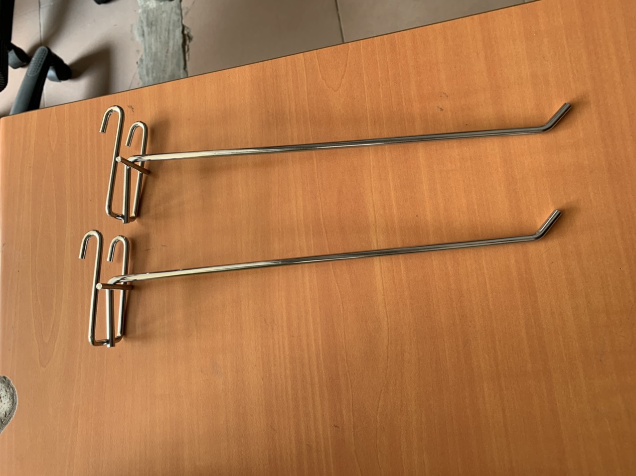 Móc siêu thị, thanh treo giá kệ , móc treo lưới kệ siêu thị dài 30cm