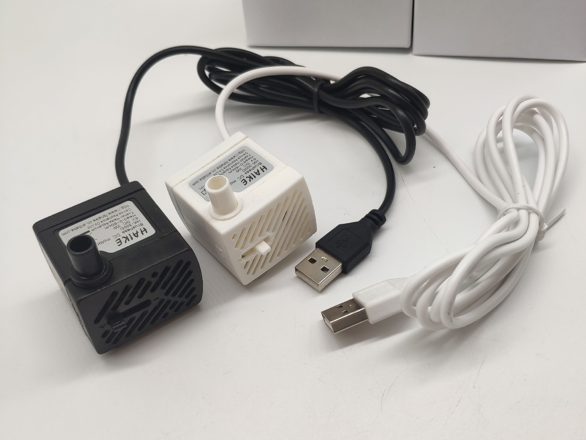 Máy bơm chìm bể cá dùng nguồn usb điện dc 5vol đến 6vol công suất 3w bơm max 200l/h