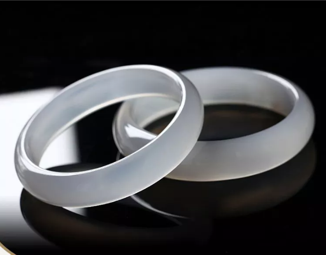 [HCM]{Mặt Trăng Ảnh Hatsuyuki} Tự Nhiên Màu Gốc Màu Trắng Mã Não Vòng Tay Dày Hơn Đá Bạch Ngọc Vòng Đeo Tay Ngọc Bích Vòng Tay Gửi Chứng Nhận