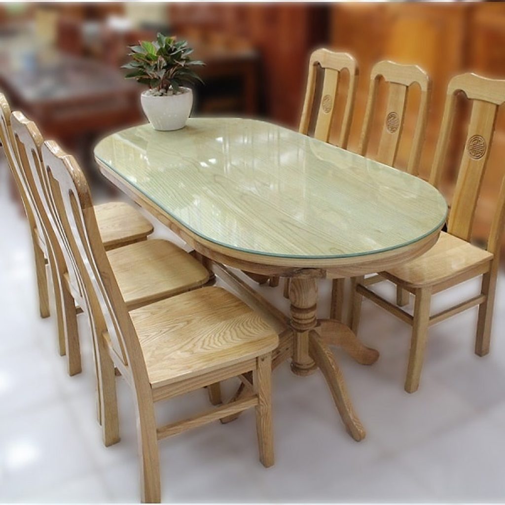 Bộ bàn ăn gỗ sồi thanh lịch là lựa chọn lý tưởng cho phong cách nội thất tối giản và tinh tế. Với hình dạng oval và màu tự nhiên đẹp mắt, bộ bàn ăn này sẽ là nơi tuyệt vời để tận hưởng bữa ăn cùng gia đình và bạn bè.