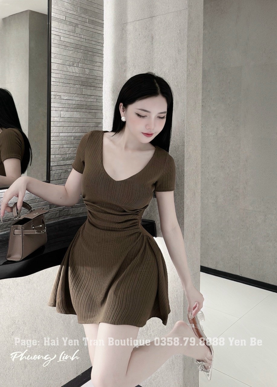 Váy xòe cổ tim nhúng eo kèm quần new