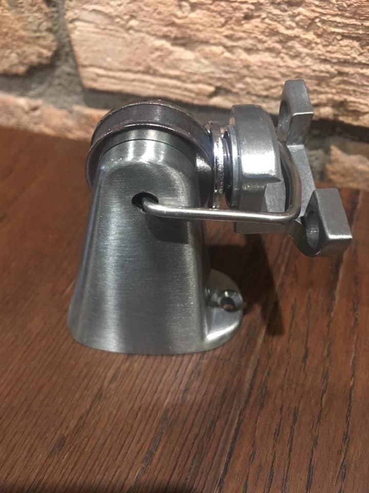 [HCM]Hít cửa căn hộ nam châm có thêm móc