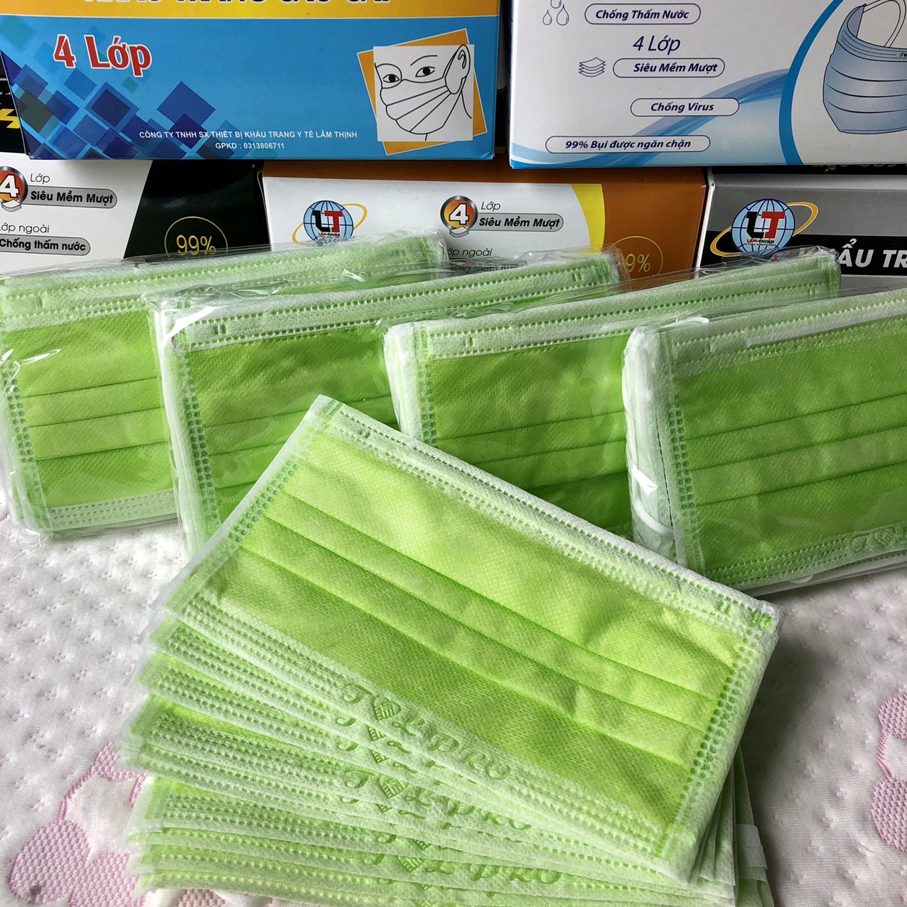 HCMKhẩu trang y tế 4 lớp kháng khuẩn 50 cái hộp hàng xuất khẩu màu xanh lá