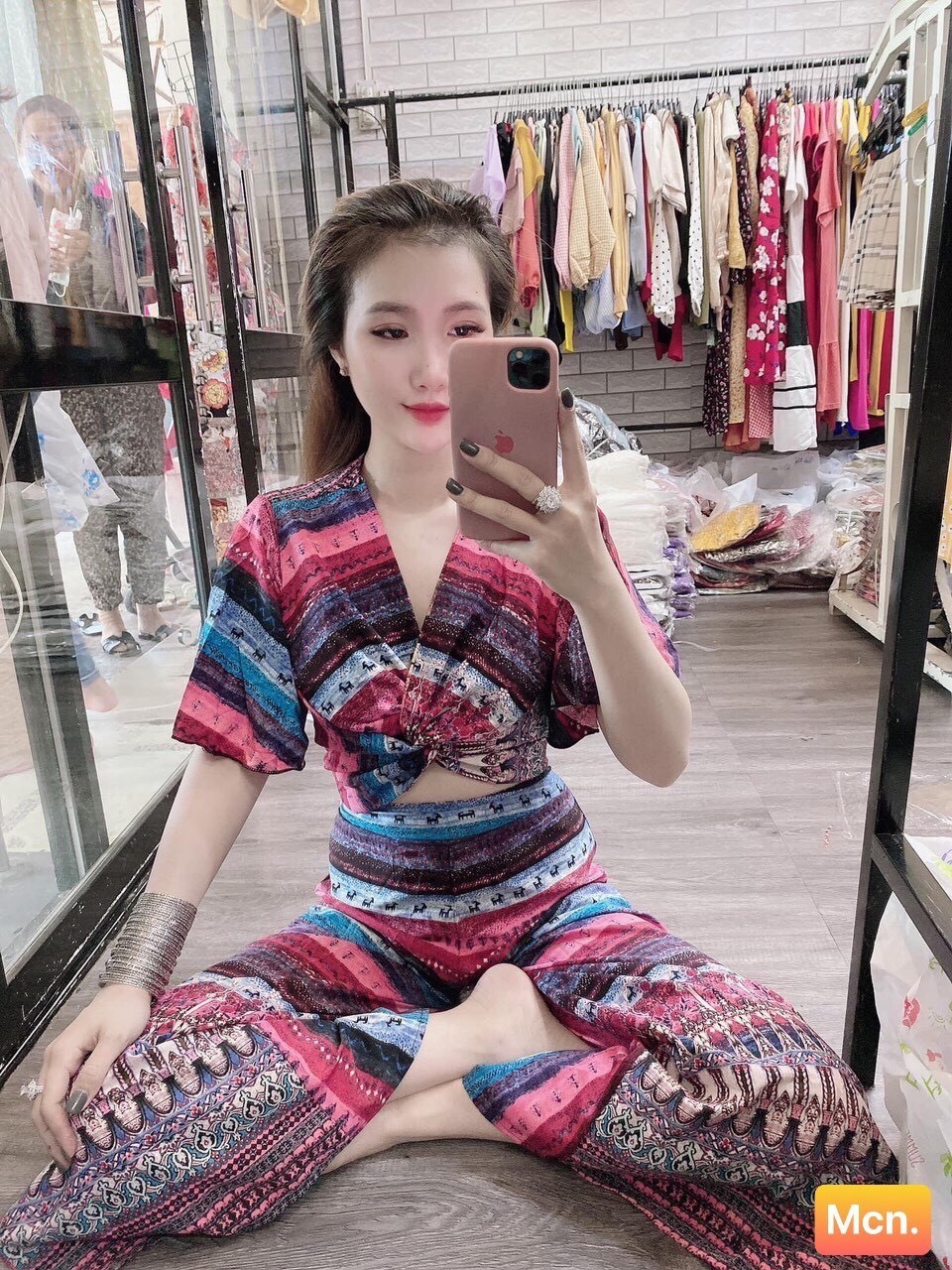 Set Bộ Thổ Cẩm Dúm Ngực Họa Tiết Sọc Dọc Quần Ống Rộng Tôn Dáng, Thiết Kế Thời Trang