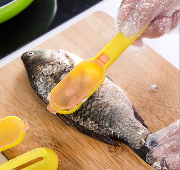 Dụng cụ đánh vảy cá bằng nhựa dụng cụ đánh vảy cá có nắp đậy chống bắn tiện lợi