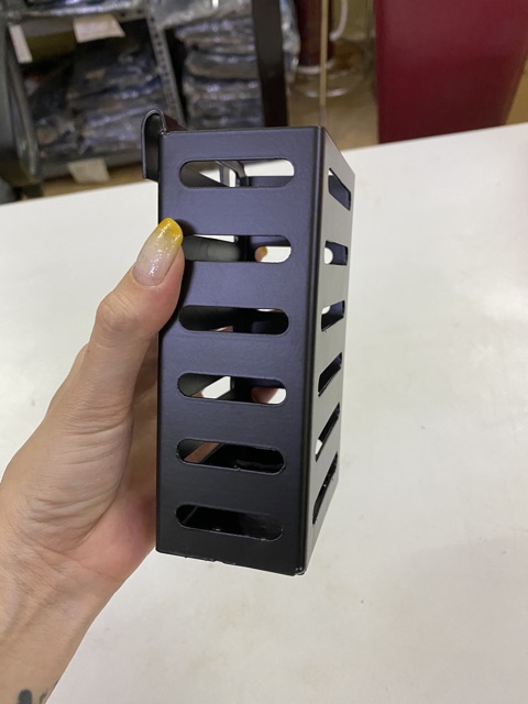 Giỏ đựng đũa - ống đũa thìa  dạng móc treo kệ giá nhà bếp sơn tĩnh điện