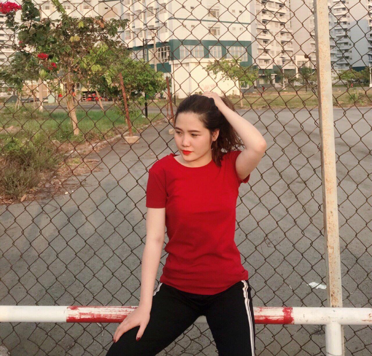 Áo phông màu đỏ tươi chuẩn vnxk