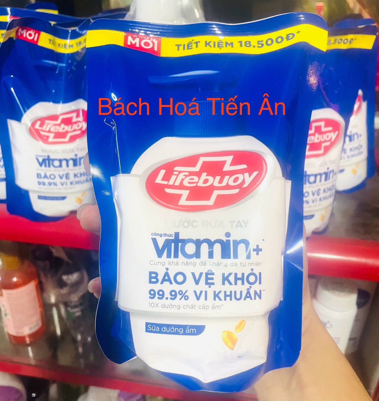 Nước rửa tay bảo vệ khỏi vi khuẩn Lifebuoy - Với công thức VITAMIN+