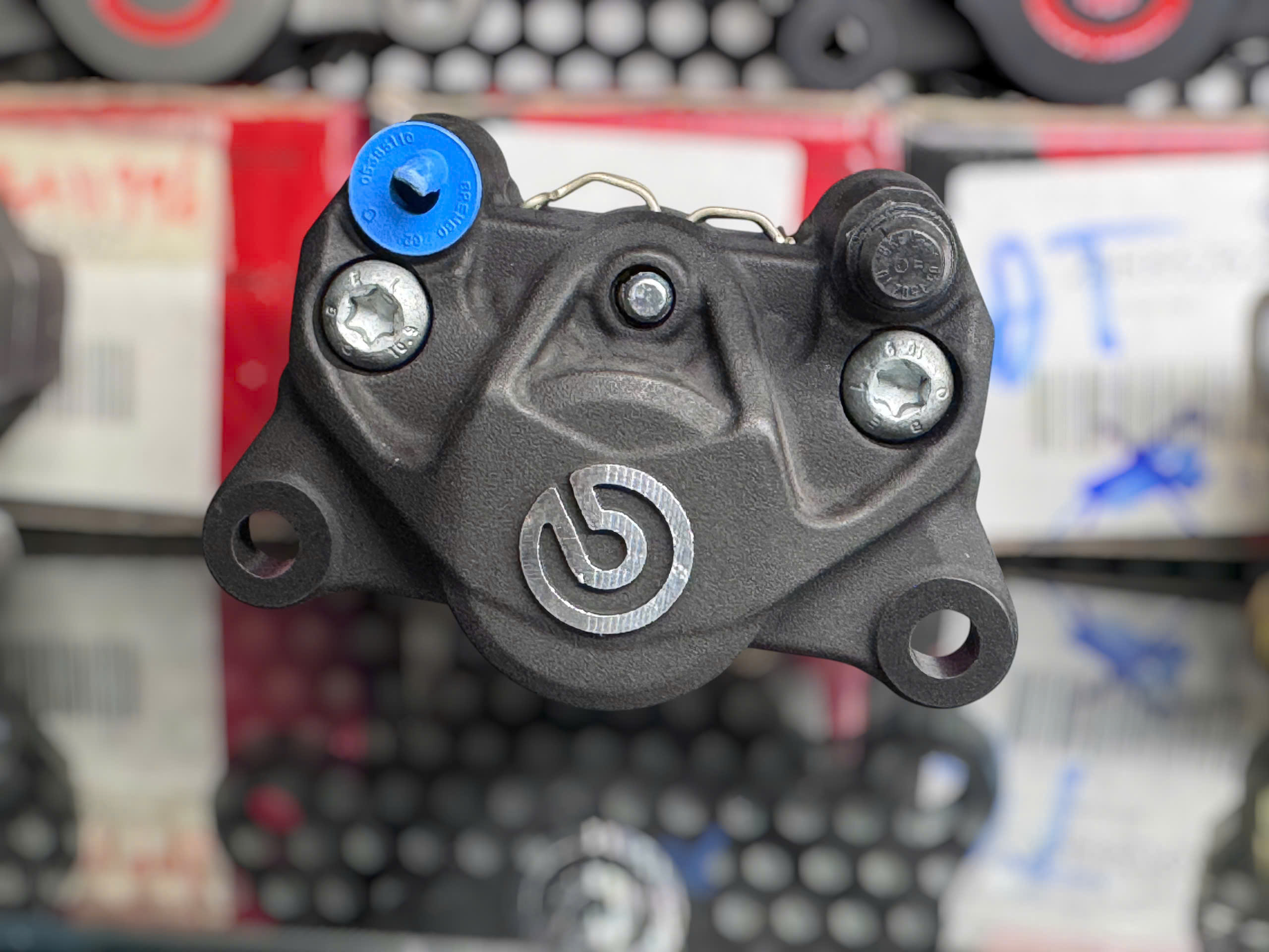 Heo Brembo 2 pis chính hãng màu đen logo bạc