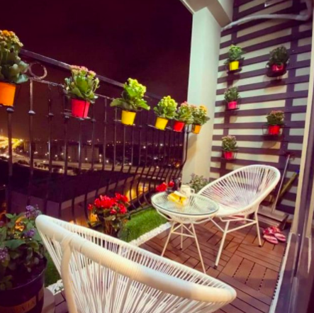 Bộ bàn ghế ban công giả mây gồm 1 bàn kính và 2 ghế ban công sân vườn uống cafe ,chè khung kim loại sơn tĩnh điện chịu mưa chịu nắng tốt RIBO43