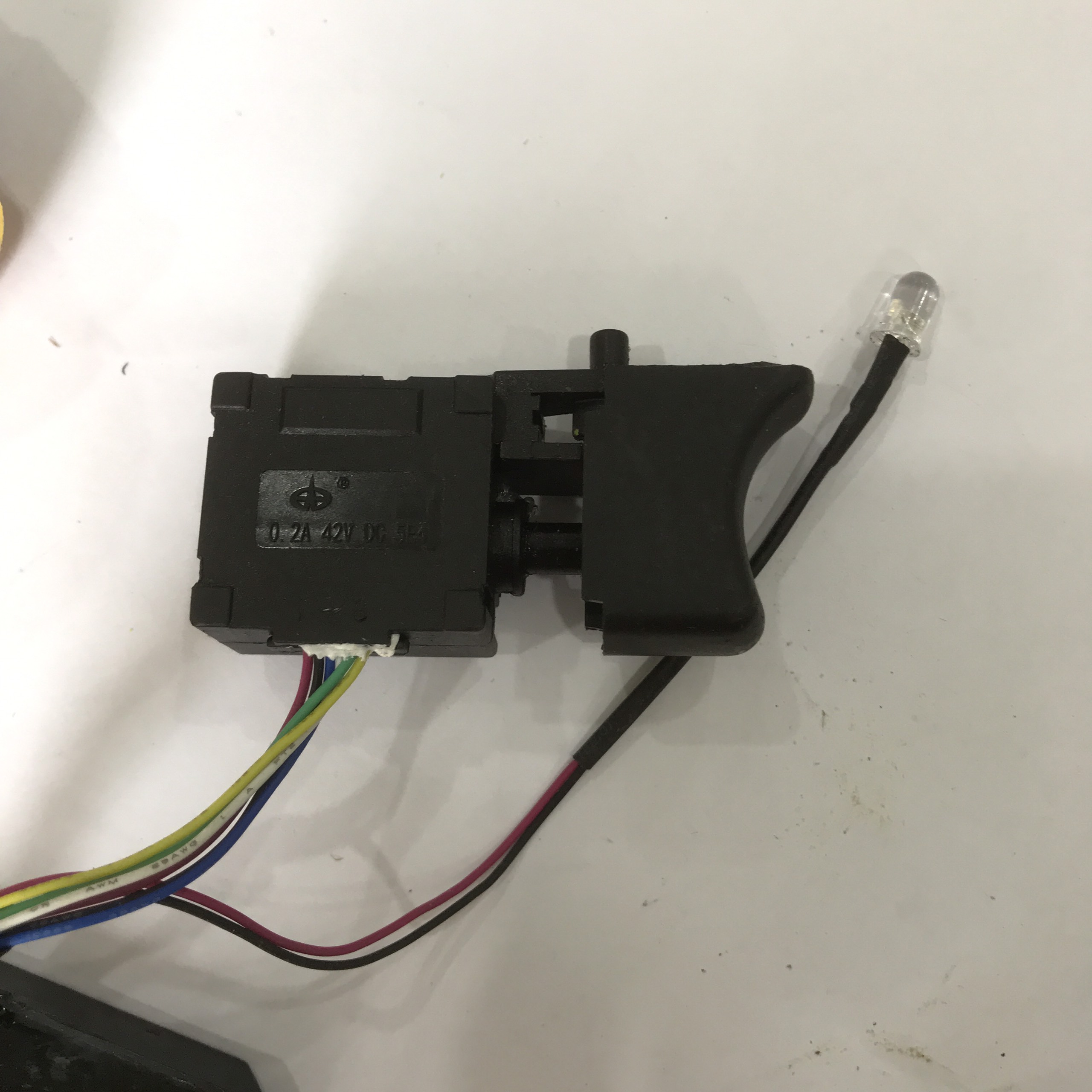Linh kiện máy siết bulong không chổi than (mạch điều khiển công tắc điều tốc cuộn dây stato rotor) được cuốn bằng dây đồng cỡ lớn với 3 đầu ra UVW để đấu vào mạch điều khiển động cơ