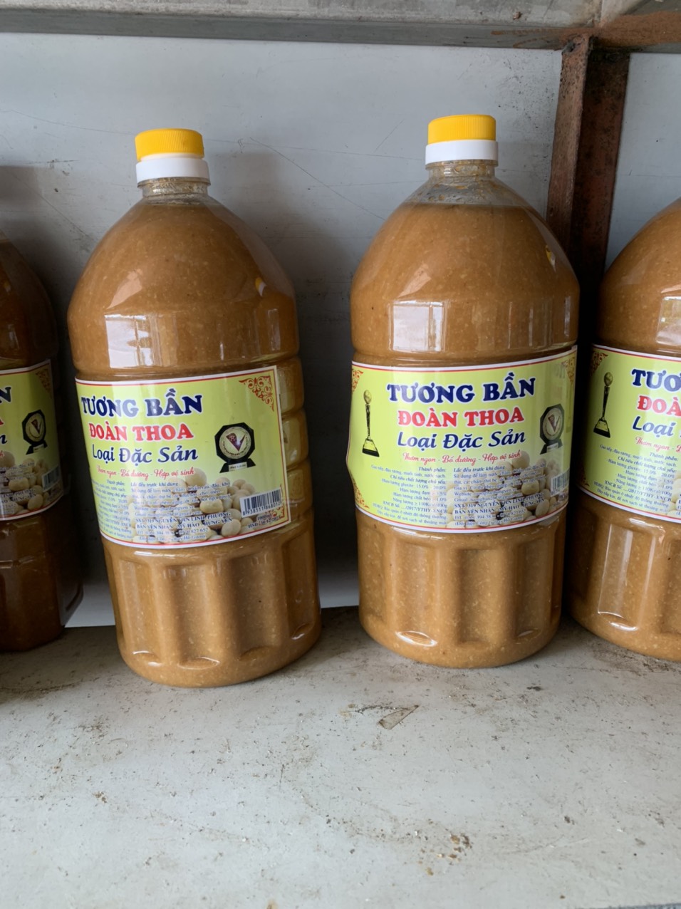 Tương Bần ngon đặc sản Hưng Yên chính gốc Bần Yên Nhân , màu vàng, sánh mịn, thơm ngon đậm đà - Chai 2000ml