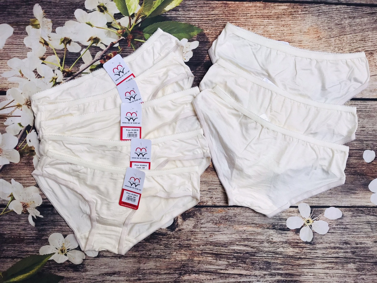 Combo 10 quần cotton lụa trơn học sinh của mw - combo 10 quần lót nữ su thông hơi hoa cúc
