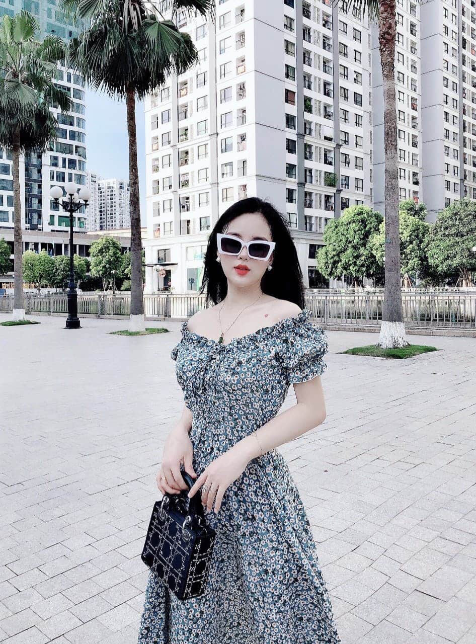 Đầm xòe trễ vai họa tiết xinh xắn