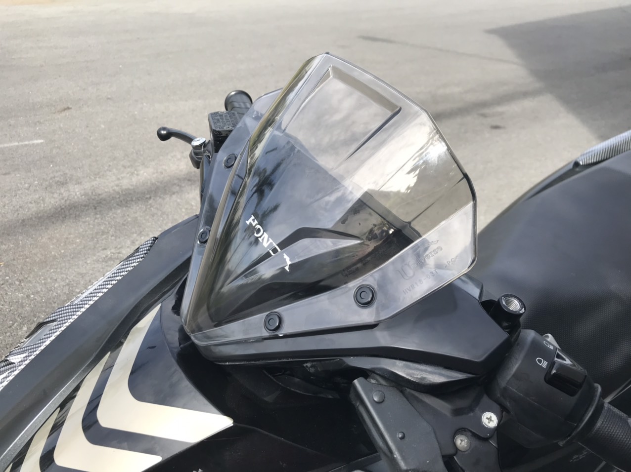 KÍNH CHẮN GIÓ XE MÁY, MÃO CHẮC GIÓ ĐẦU XE MÁY TRANG TRÍ XE VARIO ĐỜI 2018 ĐẾN NAY, THỂ HIỆN PHONG CÁCH, TRANG TRÍ XE SIÊU CHẤT (MÀU BẠC)