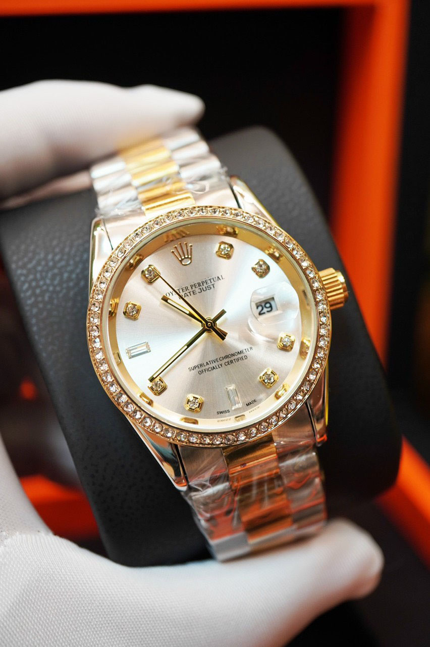 [HCM]❌Mẫu Hot❌ Đồng Hồ Nam Dây Kim Loại Đúc Đặc Cao Cấp Đồng Hồ Đeo Tay Quartz Nhãn Hiệu Cao Cấp Mặt Tròn Viền Đính Đá Sang Trọng Phù Hợp Với Xu Hướng Thời Trang