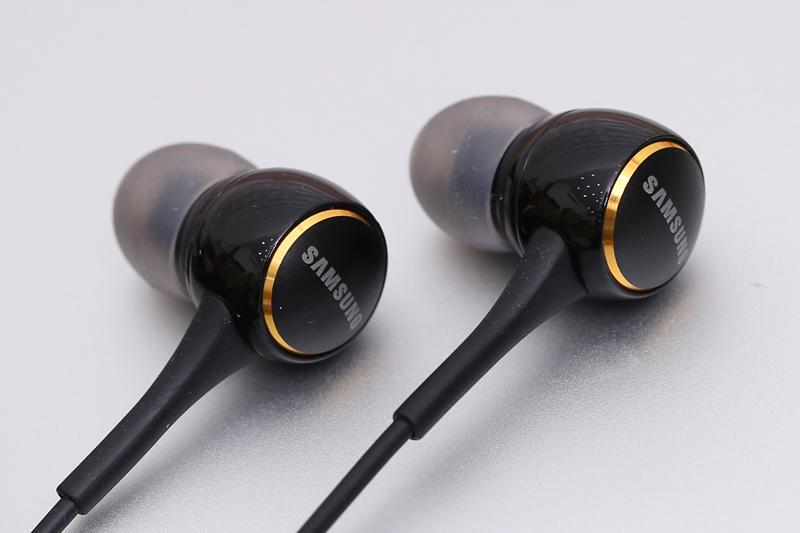 Tai nghe nhét trong Samsung IG935B