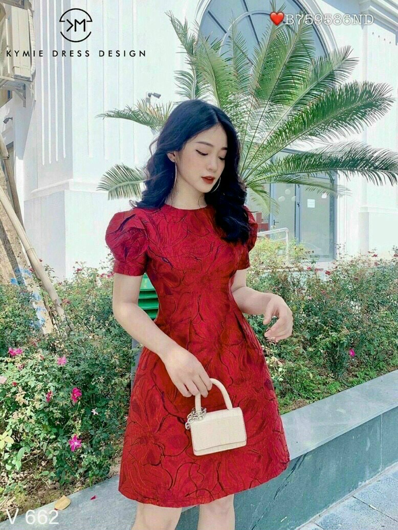 Đầm gấm đỏ tay bồng xòe sang trọng xinh xắn