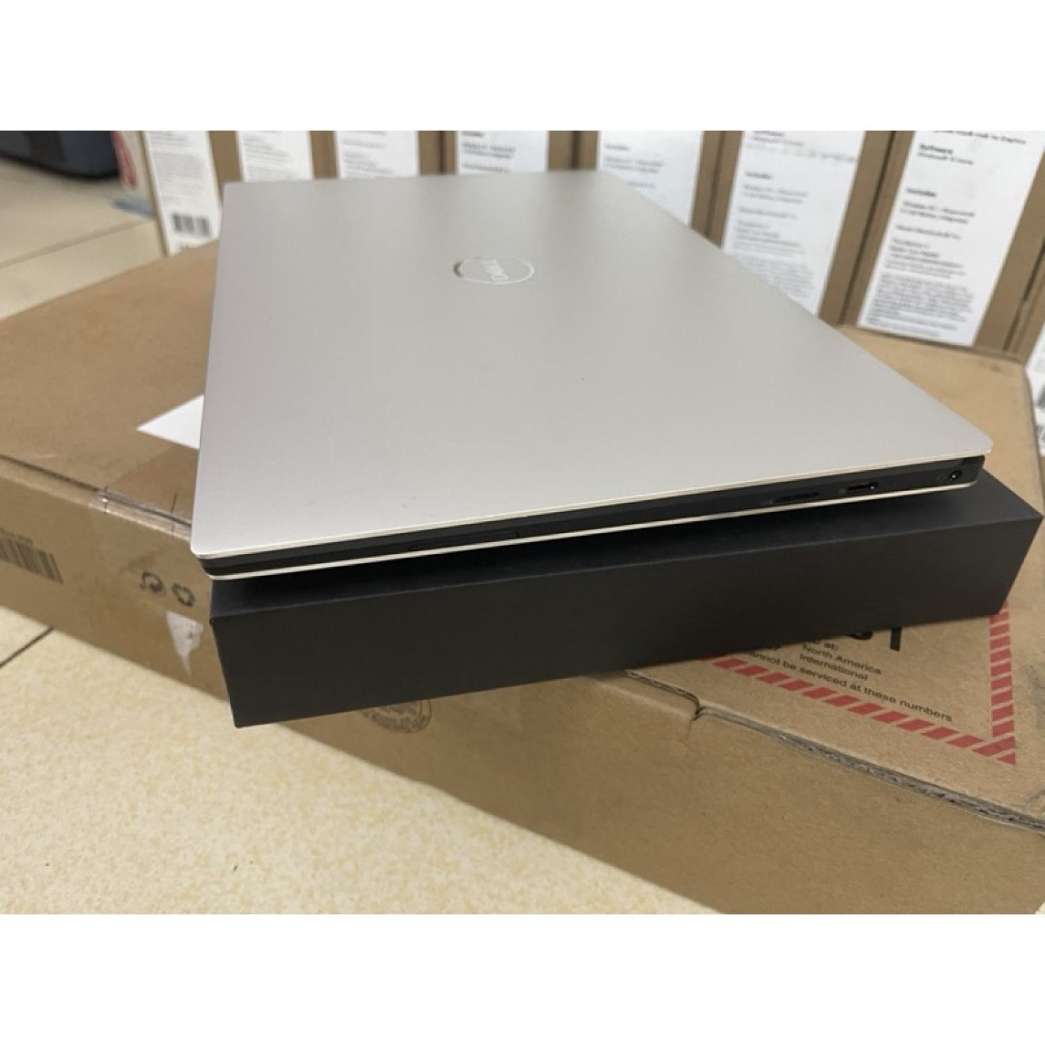 Máy tính xách tay dell xps 9305 13inch mới
