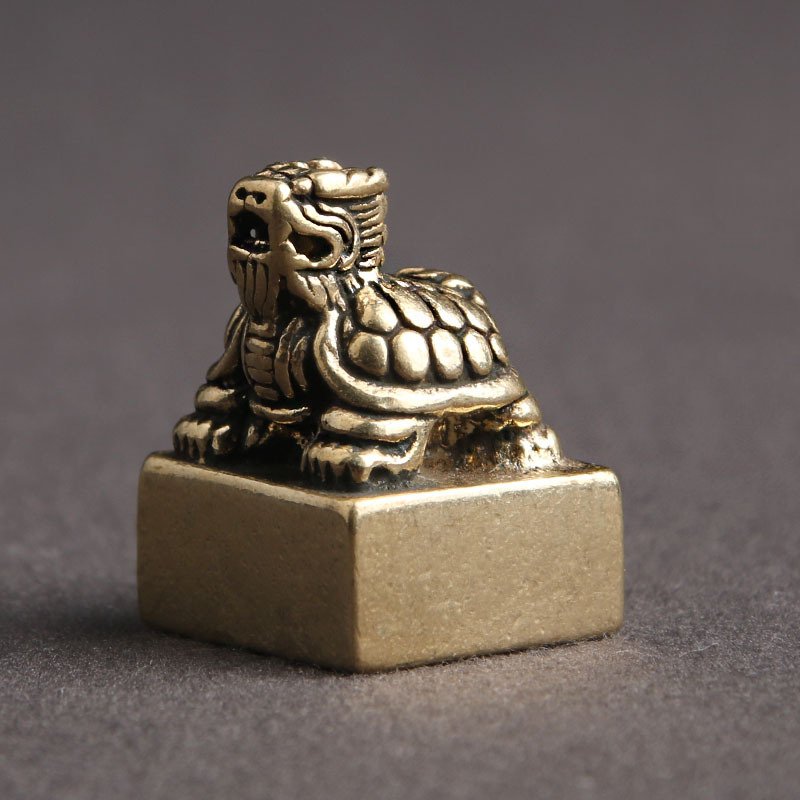 Tượng Nhỏ Phong Thủy Bằng Đồng Kiểu Dáng Hình Ấn Long Quy (Kích Thước: 2.4cm x 1.8cm)