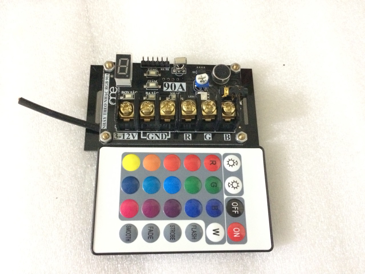 Mạch Điều Khiển LED 7 Màu Nháy Theo Nhạc RGB-90A