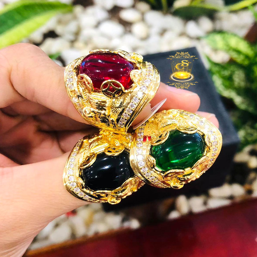 nhẫn nam mạ vàng 18k hình ông thần tài cầm thỏi vàng và đồng tiền điếu bọc hột - caraven silver - XD