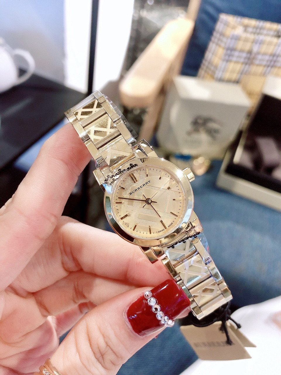 [HCM]Đồng hồ nữ dây kim loại BURBERY9108 thép không gỉ Size 28 mm - FULLBOXĐồng hồ nữ mặt tròn Đồng hồ nữ chống nước dành cho phái nữ