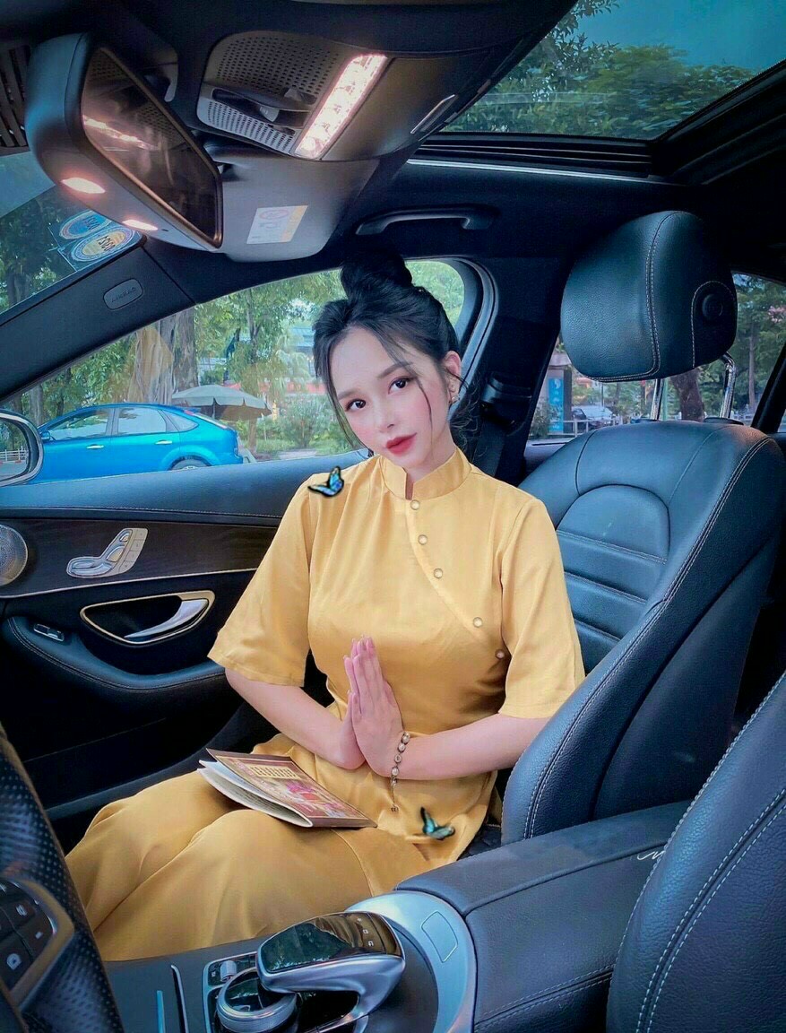 Set đồ lam đi chùa thêu bướm nổi bật