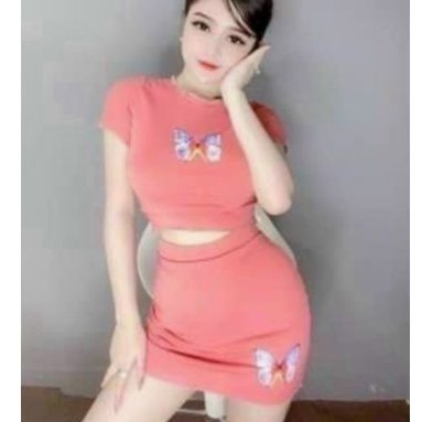 Sét bộ áo croptop và chân váy in hình