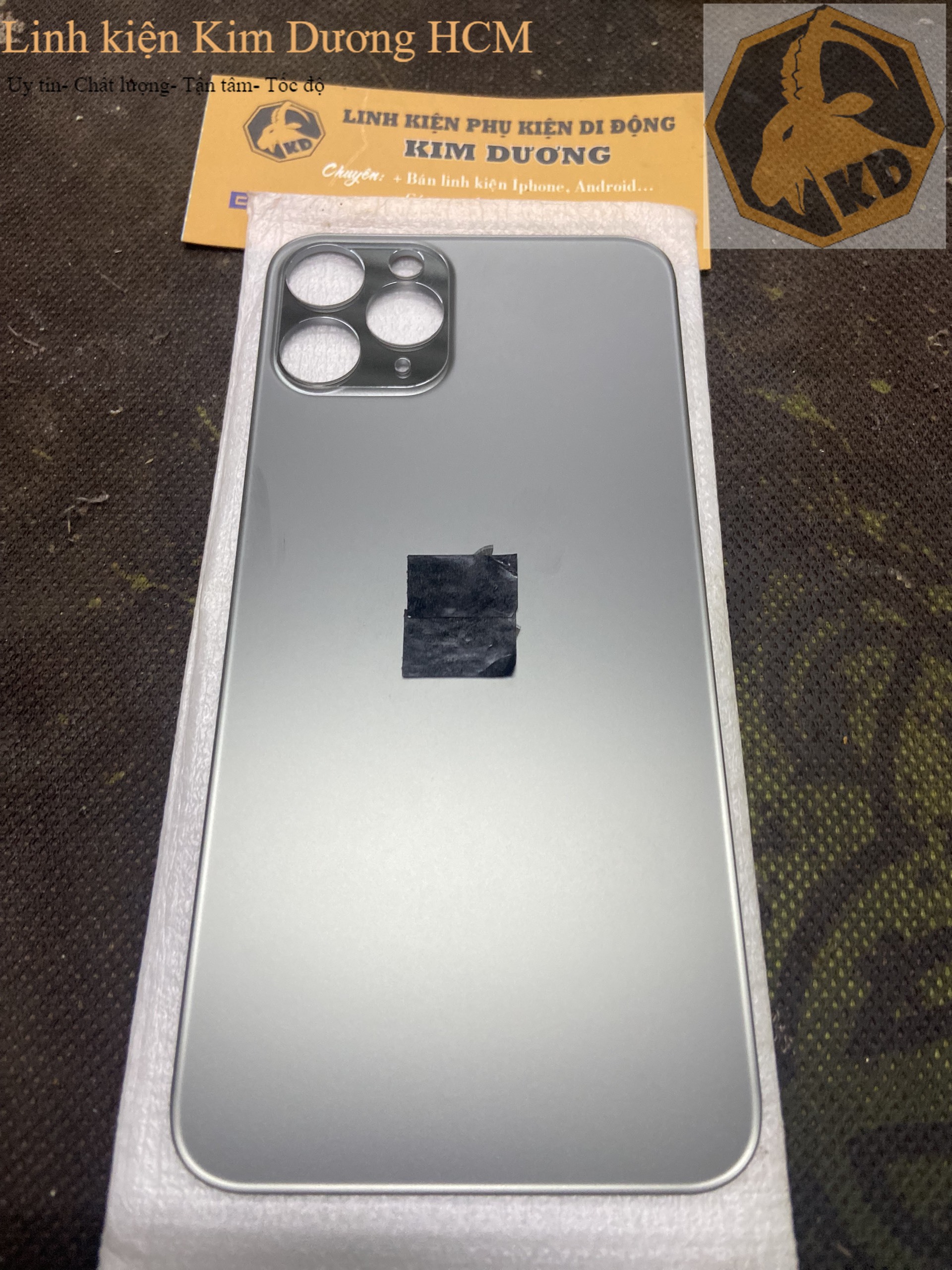 Nắp lưng kính cho ip 11 pro .