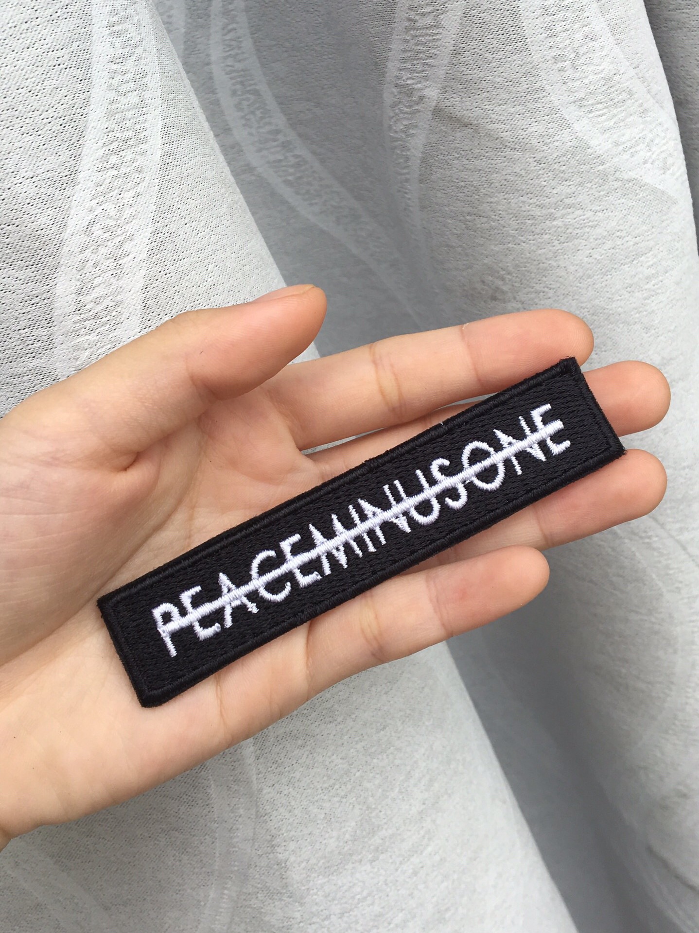 Sticker / miếng vải thêu có keo ủi nhiệt hình logo chữ peaceminusone gạch ngang GD bigbang phụ kiện áo
