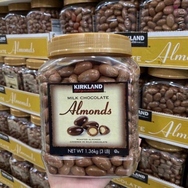 Socola sữa bọc hạnh nhân kirkland almonds 1.36 kgs mỹ - date t7/2022