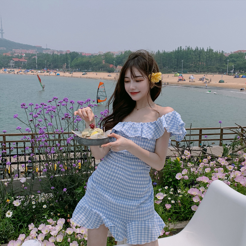 Váy kẻ hở vai bèo nhún - v004
