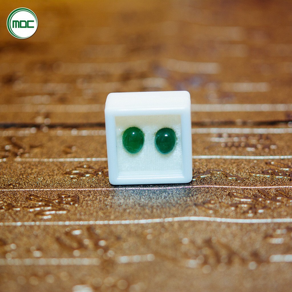 Hộp đựng đá quý cao cấp màu trắng màu đen size 3cm