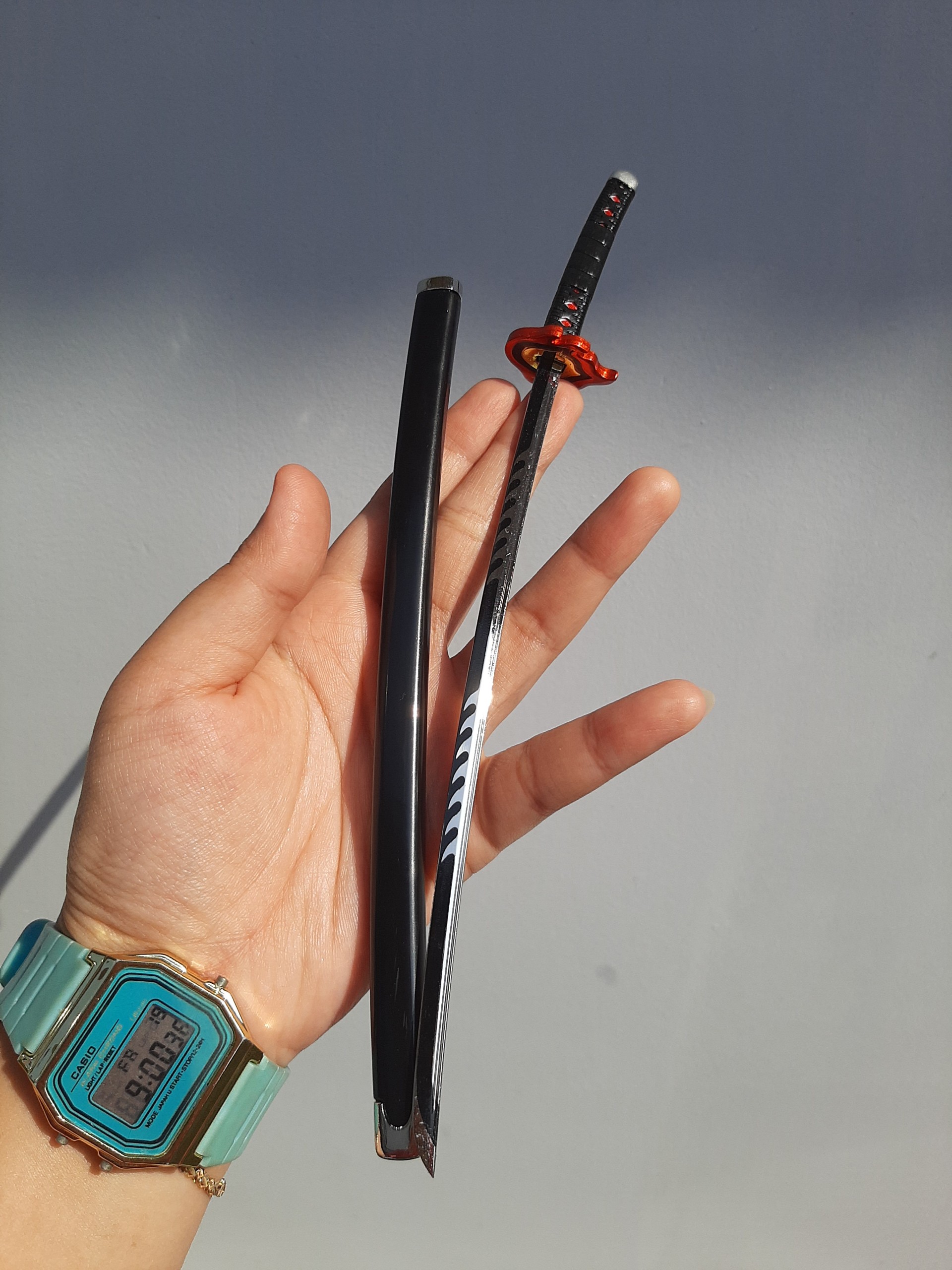 [23cm] Mô hình kiếm Tanjirou thợ rèn - Tặng đế kiếm 2 tầng - Hình thật -Kimetsu no Yaiba - Baystore