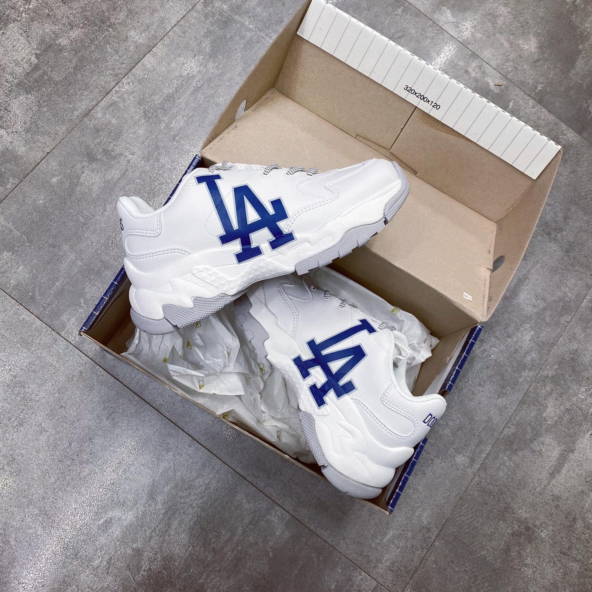 ??FULL BOX 1 1?? Giày Sneaker Chữ LA  - Giày Thể Thao Chữ LA Nam Nữ