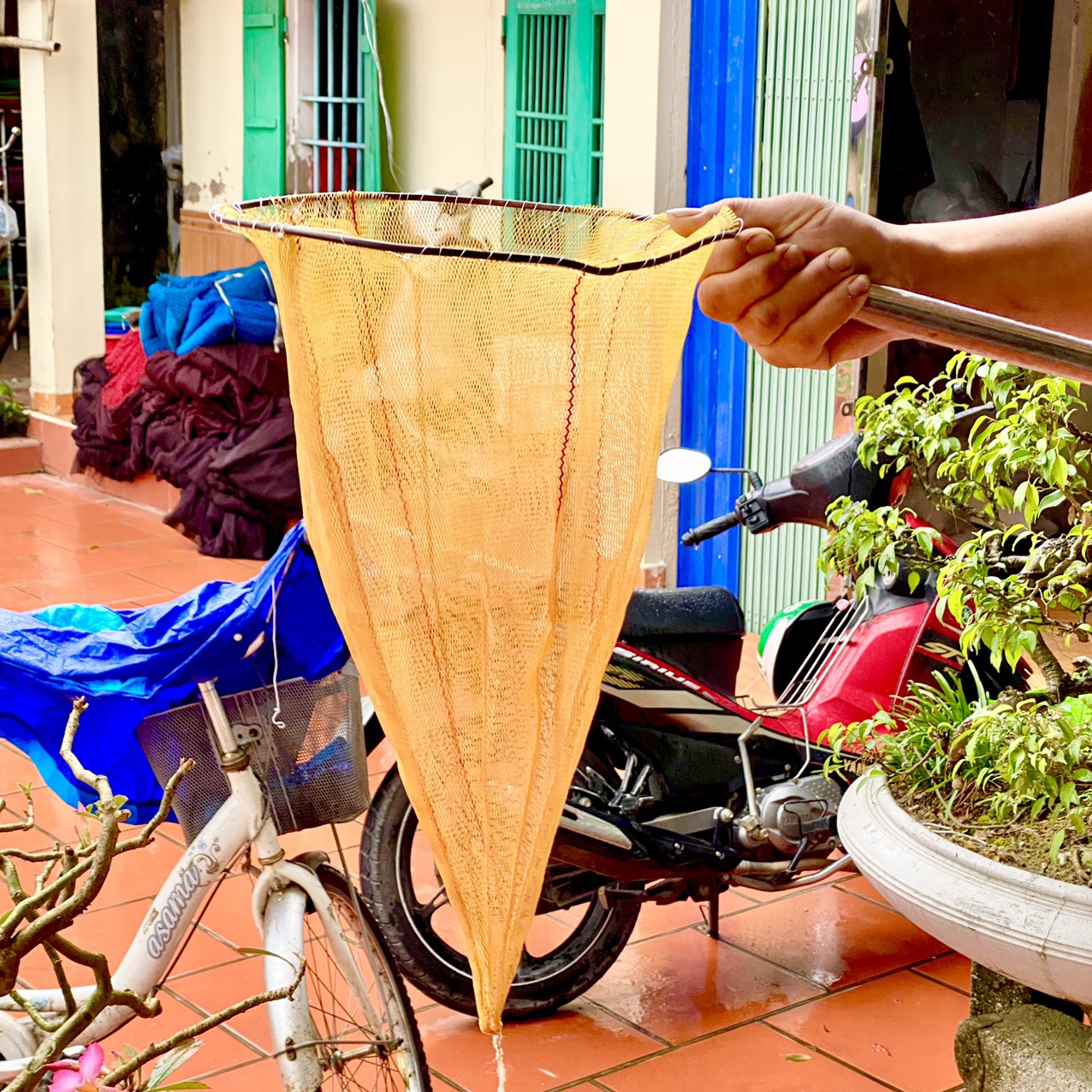 Vợt bắt cá giống tôm tép bằng dù sịn không trầy xước vẩy cá