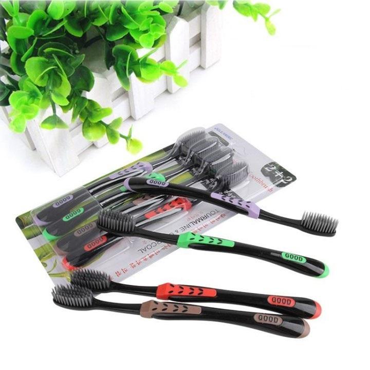 Bộ 4 Bàn Chải Đánh Răng Than Hoạt Tính Hàn Quốc