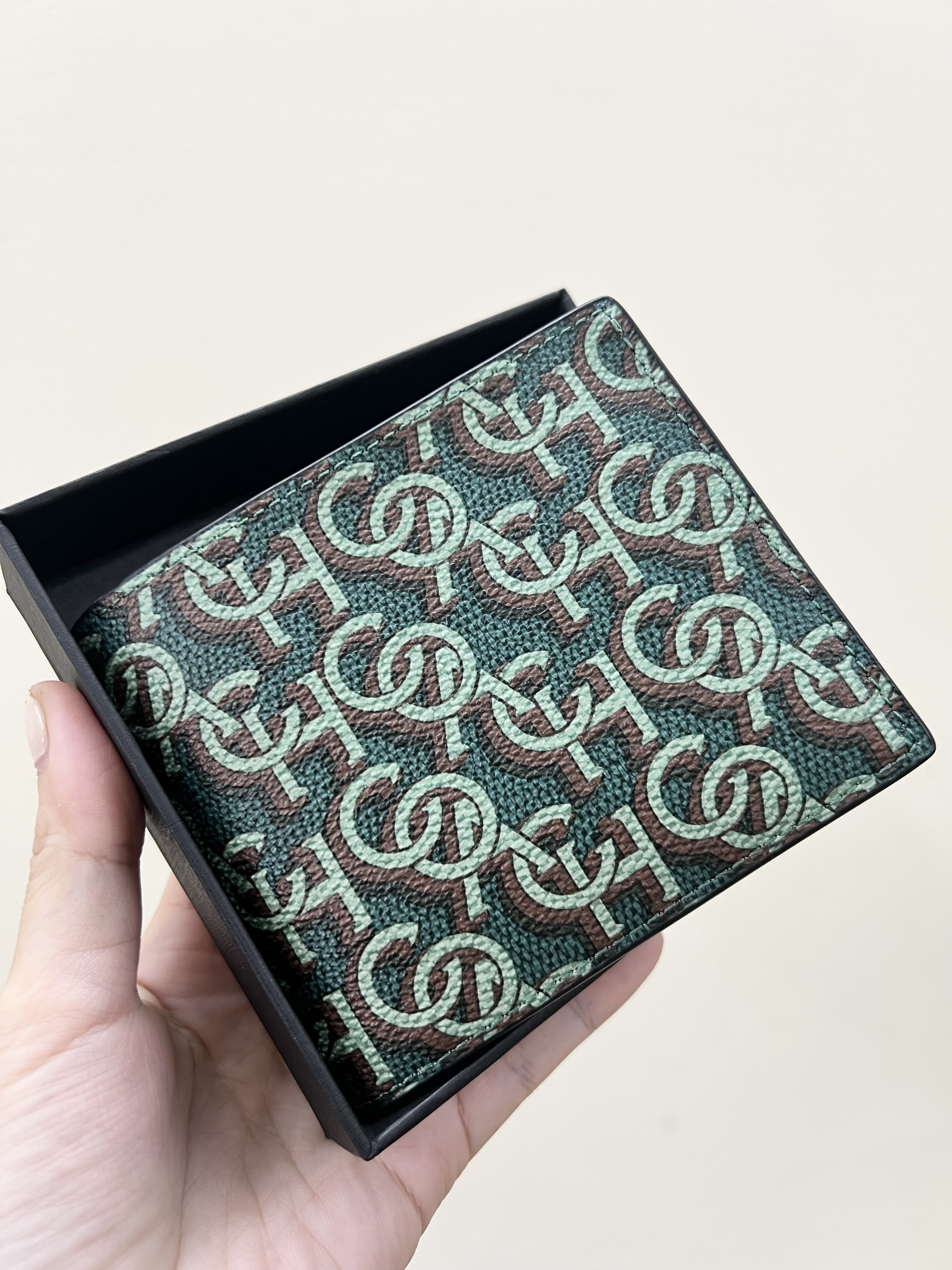 Ví coach vừa tầm túi quần tây, quần Jean cho các anh