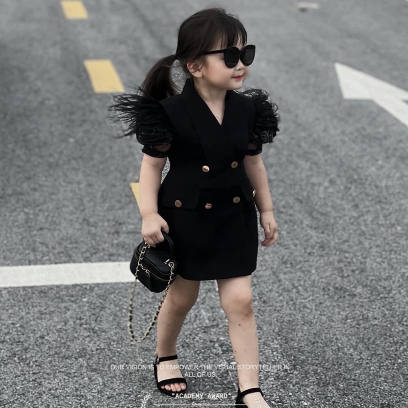 Áo khoác dáng dài cho bé gái phối ren tay, Áo blazer cho bé gái