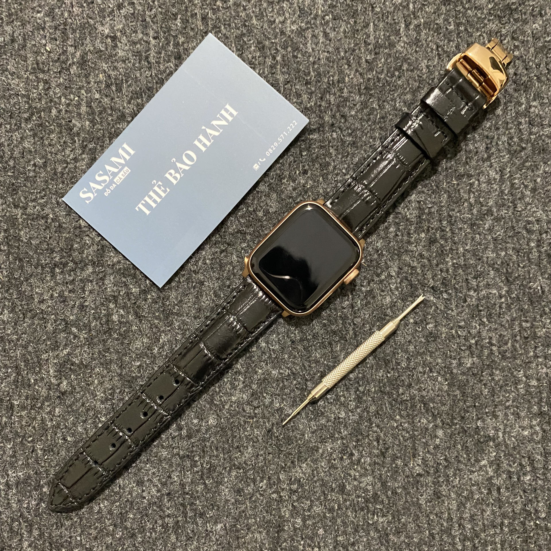 WD1. Dây đồng hồ Apple Watch DA BÒ DẬP VÂN CÁ SẤU, SẢN PHẨM GỒM: 1 DÂY+1 KHÓA+2 CHỐT APPLEWATCH,TẶNG HỘP VÀ 1 CÂY THAY DÂY