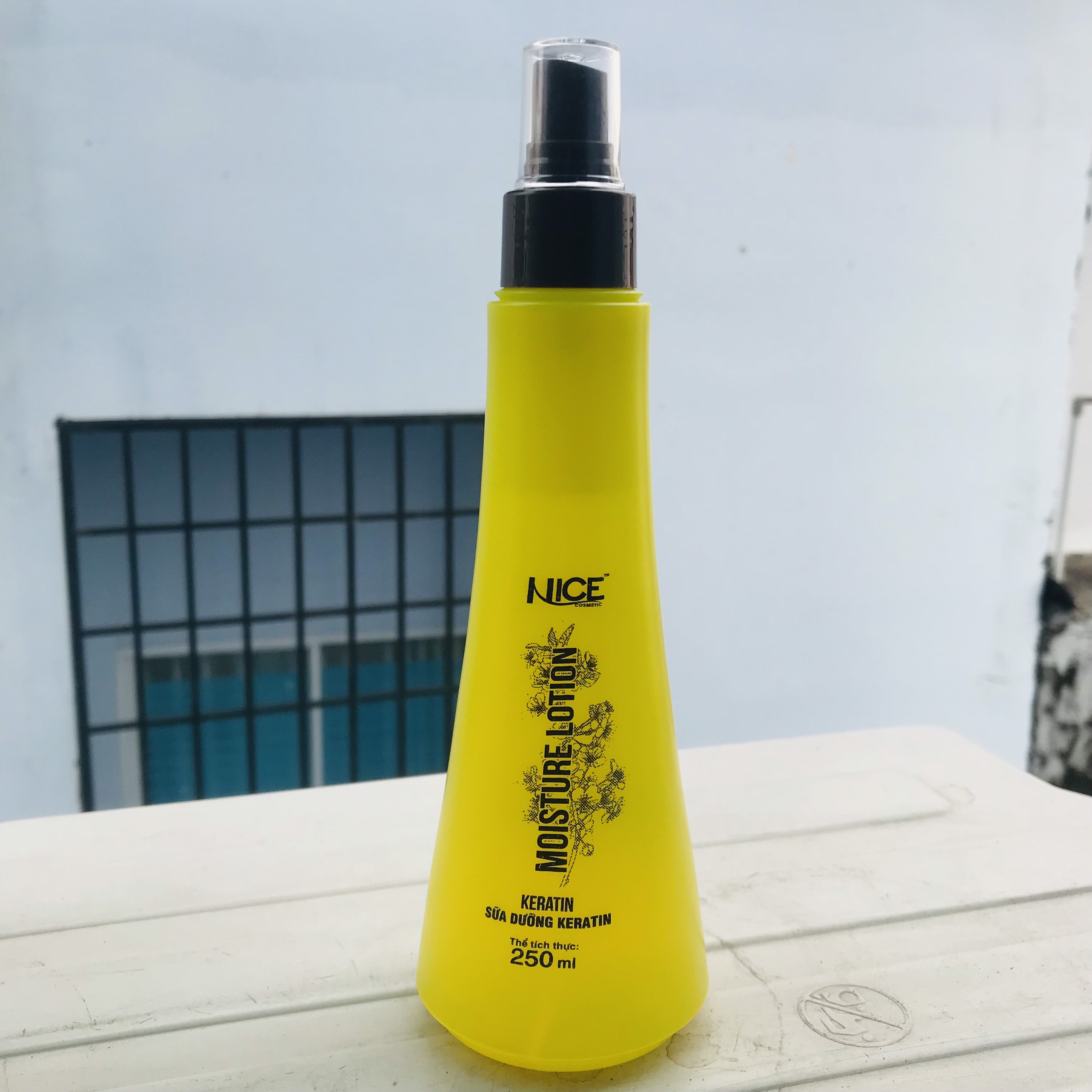 Xịt dưỡng Keratin Nice 250ml. dưỡng tóc mềm mượt, giảm gãy rụng