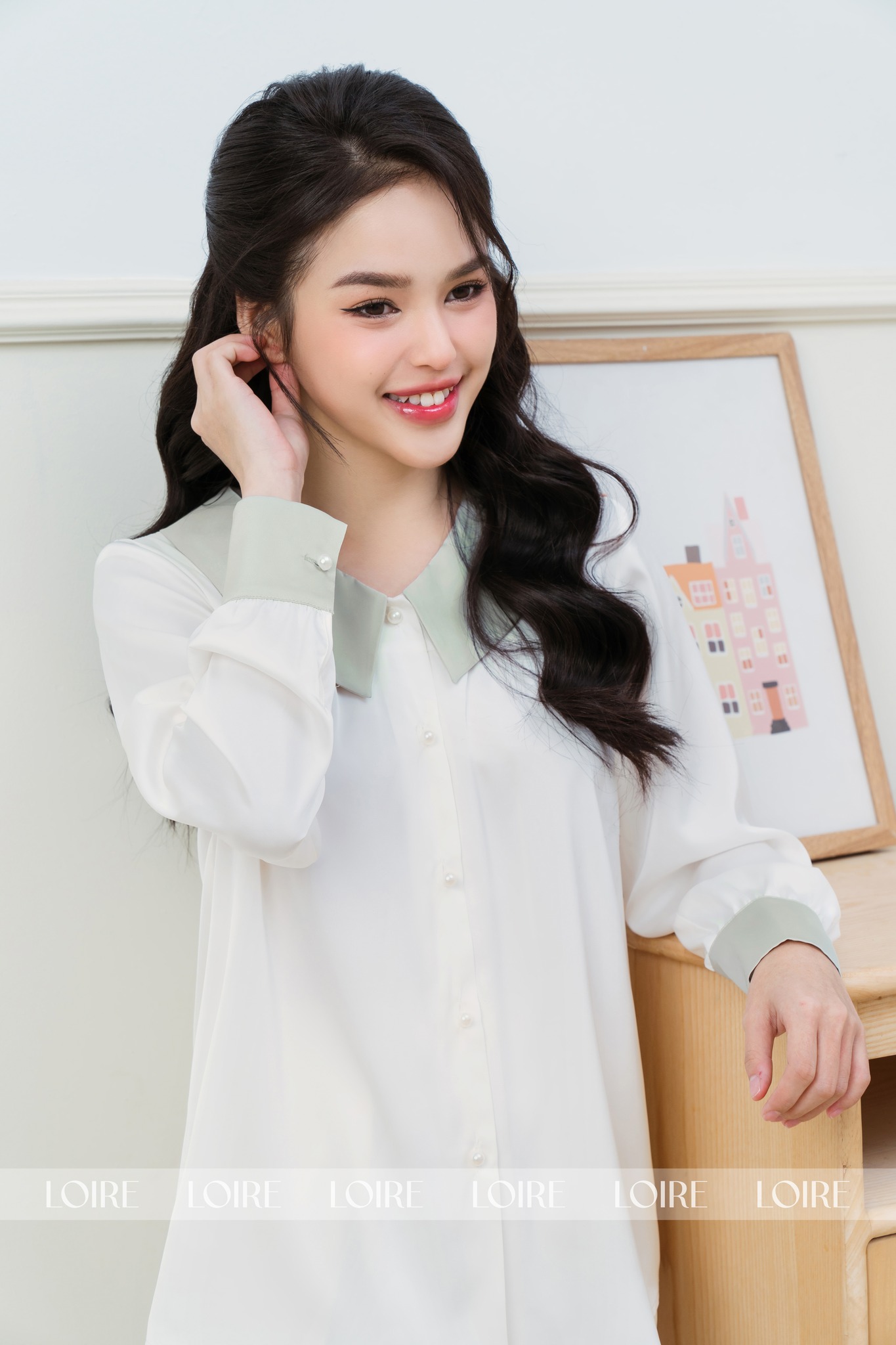 Bộ pijama lụa trắng cổ lá sen đính cúc ngọc loirechic lpd13