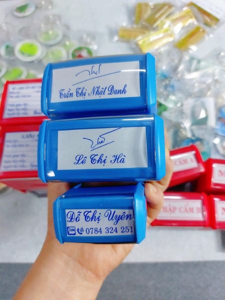 Khắc con dấu chữ ký kèm tên khắc theo yêu cầu